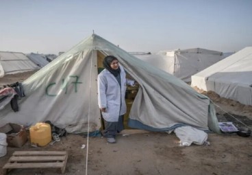 أطباء غزة يحاربون وفاءً لـ"القَسَم".. ببطونٍ خاوية!