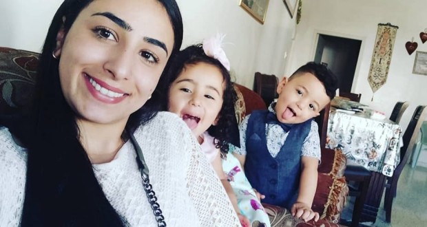 صورة الأسيرة لمى غوشة مع طفليها