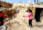 فلسطينيون يأوون إلى كهوفٍ لمواجهة التهجير