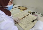 "جراحة معقّدة" لمخطوطاتٍ أثرية نادرة بغزة
