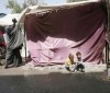 التمييز في الإغاثة.. خيامٌ للأقارب وغذاءٌ لمن يدفع!