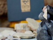 حجارة مقدسية في رقاب "العاشقين".. قلائد تُقاوم!