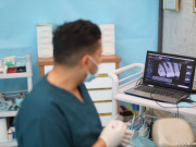 صرخة صامتة بين ألم الأسنان وعجز الجيب في غزة