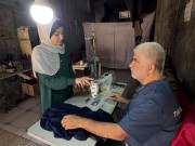 "ياسمين" تحيك مع والدها ما مزقته الحرب