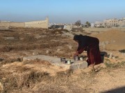 أم بلال: المقبرة أصبحت مأوانا بعد النزوح
